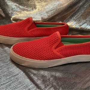 Woman’s Airwalk Magenta Mesh lightweight sneakers size 7 1/2 gently worn nice👟